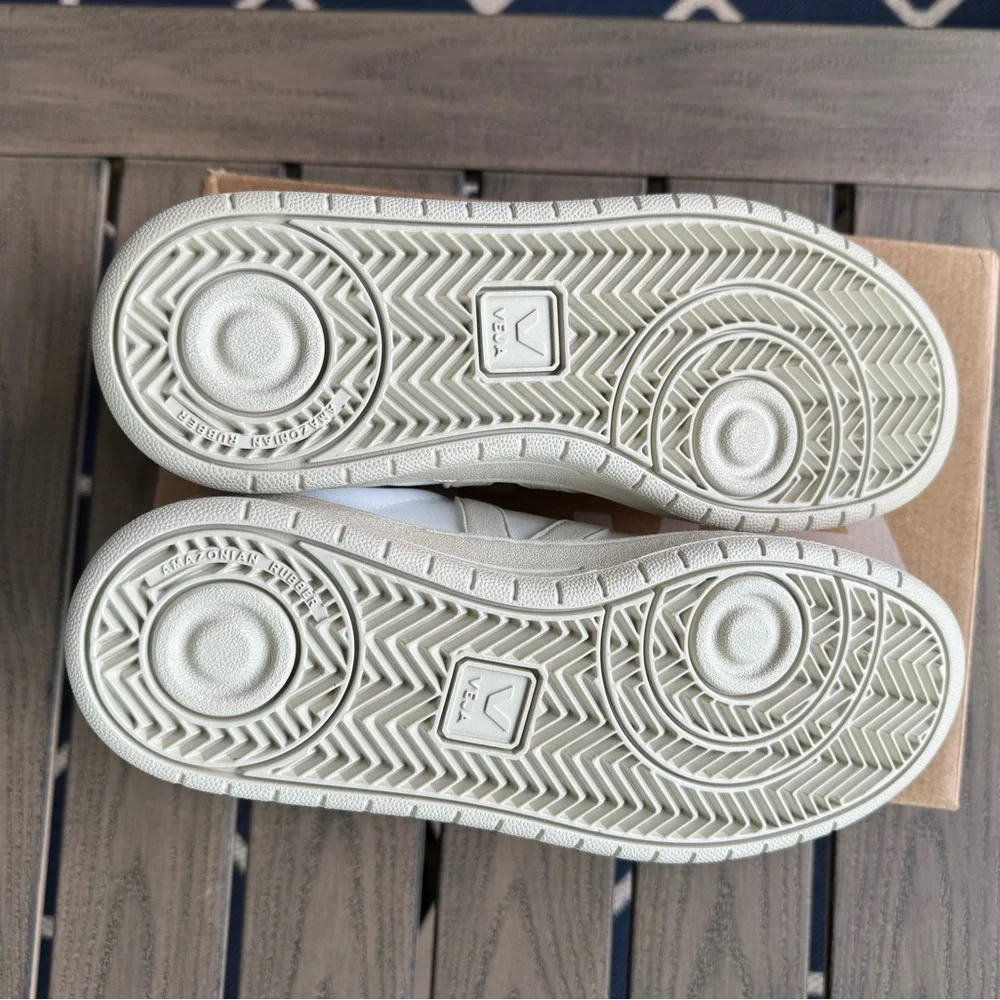 VEJA sneakers BNIB - Picture 3 of 9